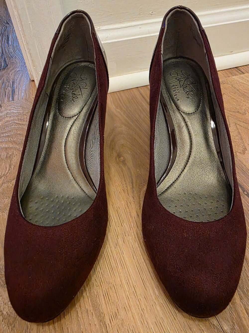 LifeStride Burgundy Round Toe Pumps Patent Heel Accent Women's Size 9.5